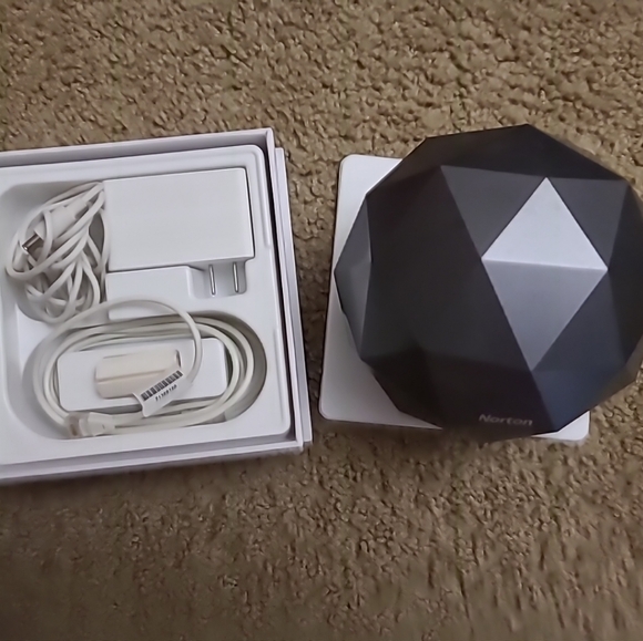 Norton core secure Wi-Fi router - Picture 2 of 8